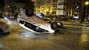Refüje çarpıp taklalar attı, araçtan sıyrık bile almadan çıktı