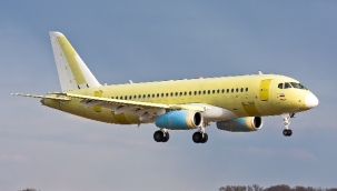 Rusya'nın tamamen yerli SJ-100 yolcu uçağı gökyüzüyle buluştu