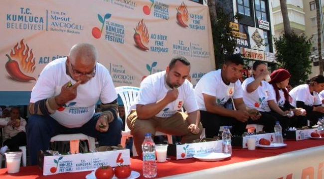 Acı biber yarışında 3 dakikada 398 gram acı biber yedi