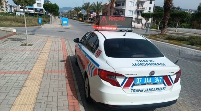 Alanya'da çevirmesiz radar uygulamasında sürücülere ceza yağdı
