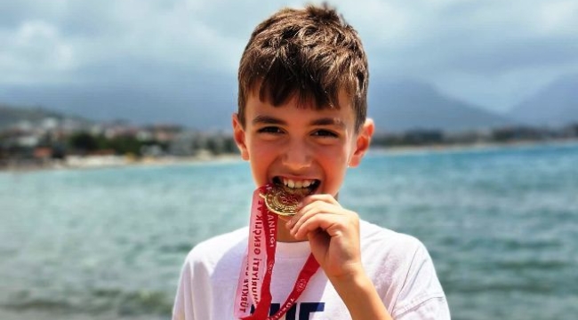 Alanya'da Deniz Baysal'dan Aquathlon zaferi 