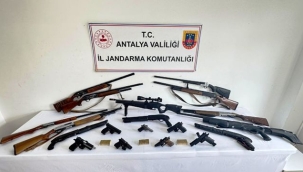 Alanya'da eş zamanlı silah ve mühimmat kaçakçılığı operasyonu: 3 tutuklama 