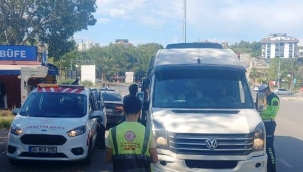 Alanya'da izinsiz yolcu taşıyan araçlar jandarmadan kaçamadı 