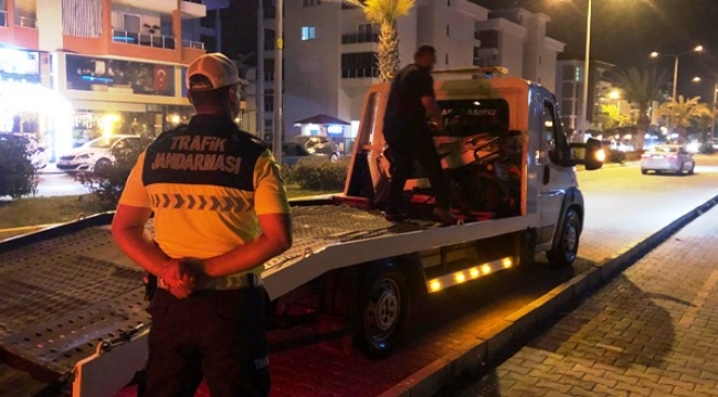 Alanya'da jandarma 26 motosikleti trafikten men etti