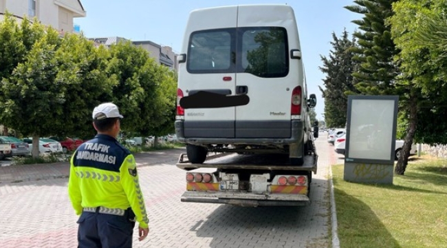 Alanya'da jandarmanın uygulamasında 30 araç trafikten men edildi