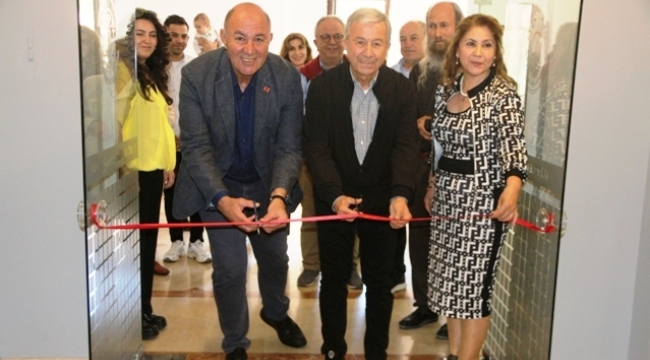 Alanya'da 'Sessiz Çığlıklarla Zamana Not Düşmek'  adlı resim sergisi açıldı