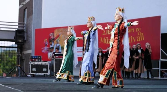 Alanya'da Uluslararası Halk Dansları ve Müzik Festivali coşkusu