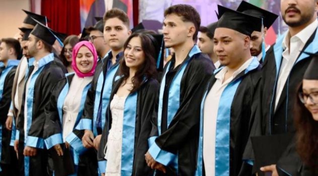 Alanya Üniversitesi 7. dönem mezunlarını törenle uğurladı