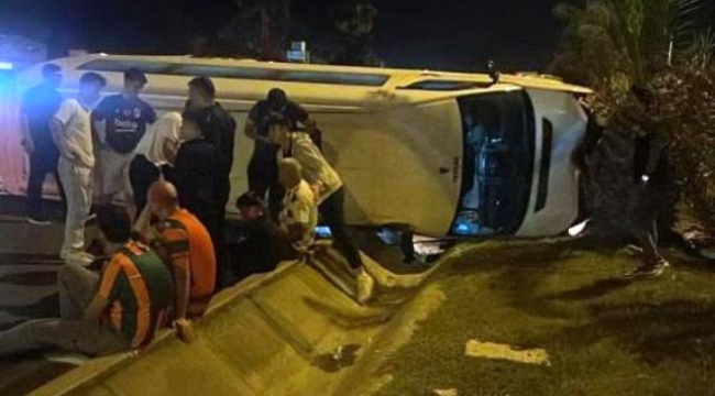 Alanyaspor taraftarını taşıyan minibüs kaza yaptı