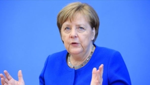 Almanya'da eski Başbakan Merkel'den yeni hükümetin göç politikasına eleştiri