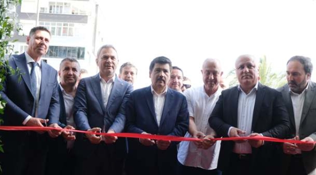 Alanya'da Ataberk Group'un yeni mağazası ve ofisinin açılışına yoğun ilgi