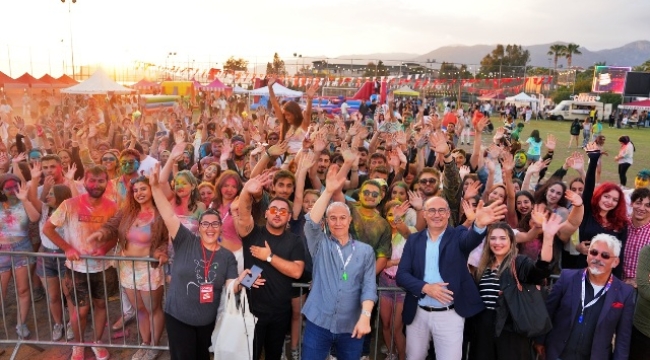 Başkan Özçelik, Gençlik Festivali'nde üniversitelilerle buluştu