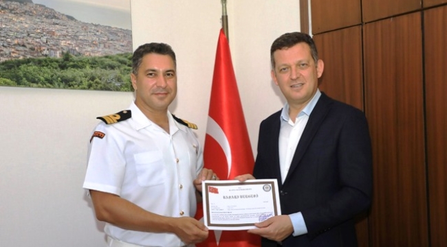 Fatih Ürkmezer, Sahil Güvenlik personelini ödüllendirdi