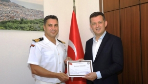 Fatih Ürkmezer, Sahil Güvenlik personelini ödüllendirdi
