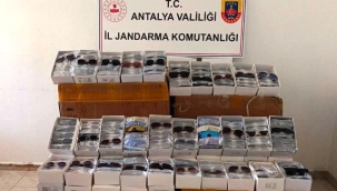 Gazipaşa'da 15 bin adet kaçak güneş gözlüğü ele geçirildi