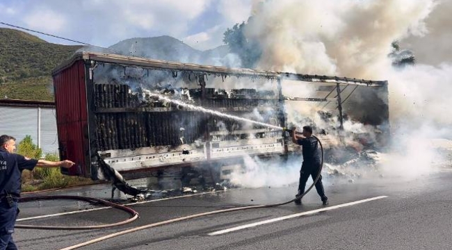 Gazipaşa'da peçete yüklü TIR alev alev yandı