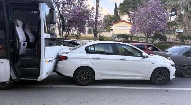 Gazipaşa'da zincirleme kaza: 2'si çocuk 3 yaralı