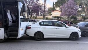 Gazipaşa'da zincirleme kaza: 2'si çocuk 3 yaralı