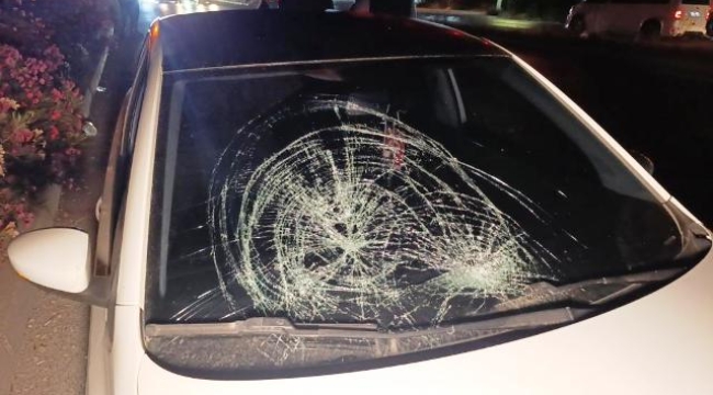 Herkes kırmızı ışıkta dururken emniyet şeridinden geçip yayayı ezdi