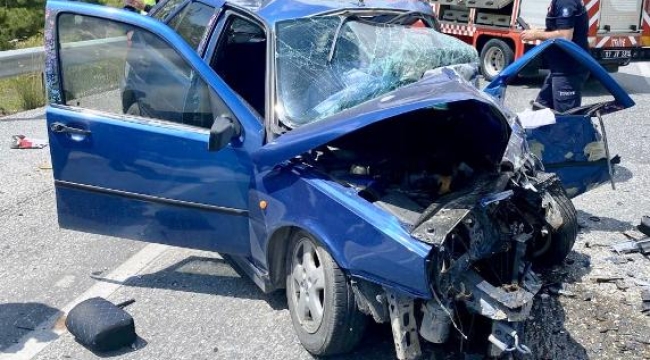 İki araç çarpıştığı kazada 1 kişi öldü, 2 kişi yaralandı