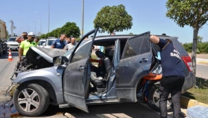 İş makinesi ile otomobil çarpıştı: 2 yaralı