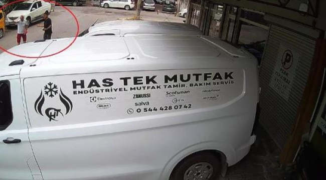 Kapkaça uğrayan Alman turist sokakta hırsız kovaladı