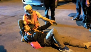 Otomobille çarpışan motosiklet sürücüsü yaralandı