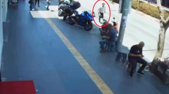 Uygulama noktasında durdurulan sürücü, motosikleti ve arkadaşını bırakıp kaçtı