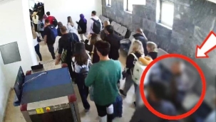 Yuttukları eroin kapsülleriyle havalimanında yakalandılar