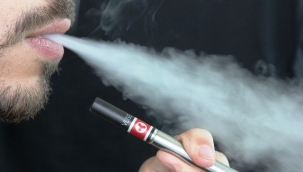 3 yıl elektronik sigara kullanan genç, 'patlamış mısır' hastalığına yakalandı