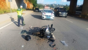 Alanya'da minibüsle motosiklet çarpıştı: 2 yaralı