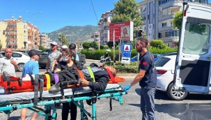 Alanya'da motosiklet ile otomobil çarpıştı: 1 yaralı