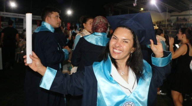 ALKÜ'nün 10'uncu yılında mezuniyet coşkusu 