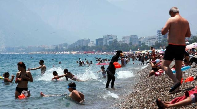 Antalya'da bayramın son günü sahiller doldu