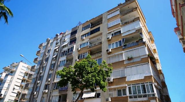 Antalya'da zemin kat kolonu patlayan 7 katlı bina tahliye edildi