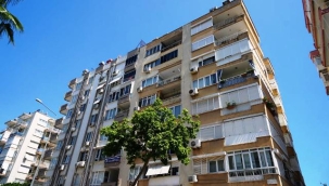 Antalya'da zemin kat kolonu patlayan 7 katlı bina tahliye edildi