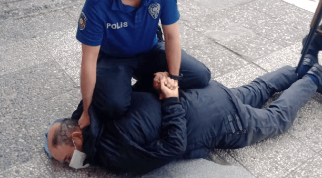 Bankadan kredi alamayan müşteri pompalı tüfek çıkardı: 'Borcum çok, para verin'