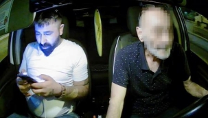 Bindiği taksiden şoförü dışarıya atıp taksiyi kaçırdı, kaza yapınca yakalandı