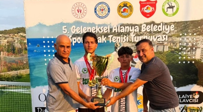 Geleneksel Alanya Belediyespor Ayak Tenisi Turnuvası sona erdi