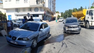 Hafif ticari araç ile otomobil çarpıştı: 1 yaralı