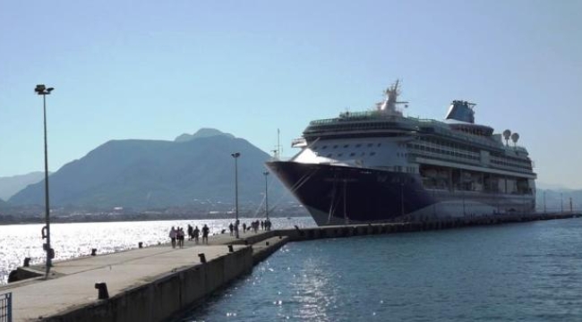 İngiliz turistler Alanya'ya denizden geldi