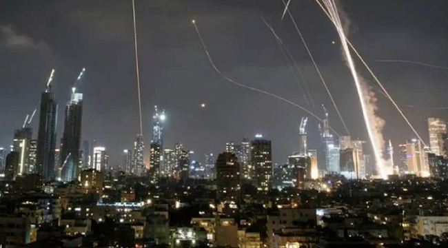 İran'dan Tel Aviv'e füze saldırısı