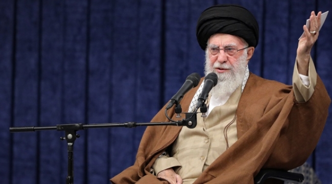 İran dini lideri Ali Ayetullah Hamaney: ''İran kimseye teslim olmayacaktır''
