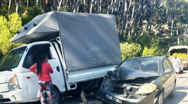 Kamyonete çarpan otomobil sürücüsü hayatını kaybetti