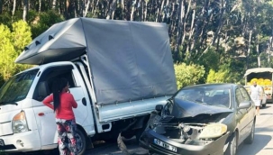 Kamyonete çarpan otomobil sürücüsü hayatını kaybetti