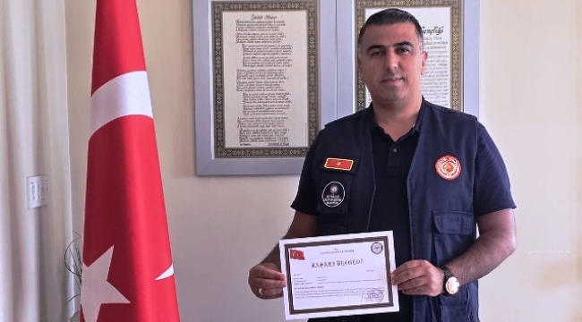 Kaymakam Ürkmezer'den Çelik'e başarı belgesi