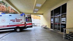 Kendi karnına 2 kez bıçak saplayan adam ağır yaralandı