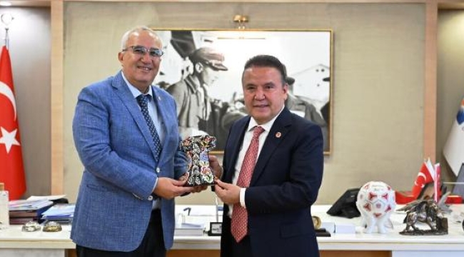 Muhittin Böcek: Benim çalışmalarımda parti ve siyaset ayrımı yok