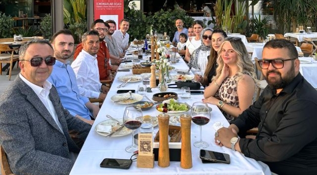 Ufuk Küçülmez meslektaşlarının 'Dünya İçmimarlar Günü'nü kutladı