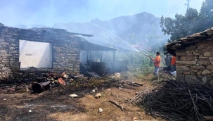 Yangında hem evini hem de 80 bin TL'sini kaybetti